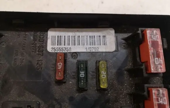 Volkswagen PASSAT B6 Fuse module 25555758 3C0937125 63592777