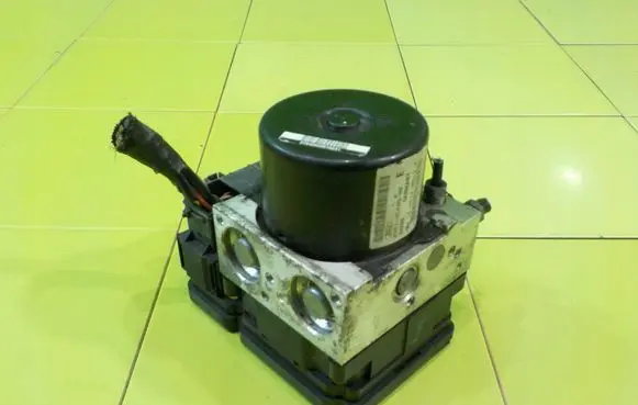 Ford C-MAX II ABS Pump BV612C405AK