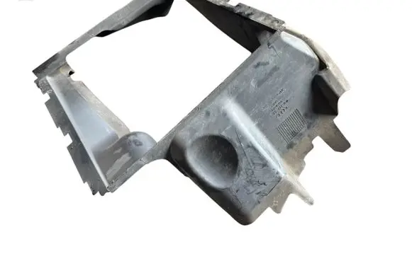 Audi Q7 4L Intercooler air channel guide 4L0117336F