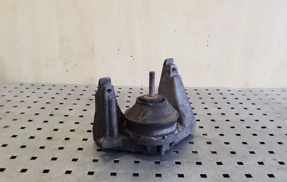 Audi A6 S6 C4 4A Engine mount bracket 4A0199352