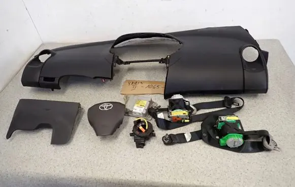 Toyota Yaris Airbag set PODUSZKIYARISII