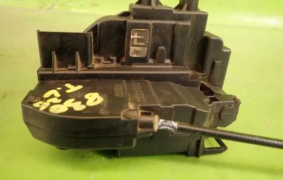 Nissan Note (E11) Rear door lock