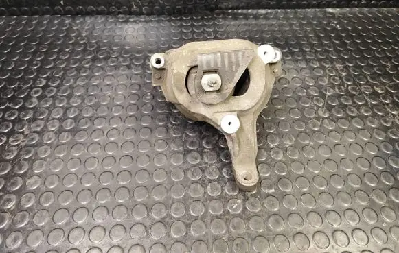 Nissan Murano Z51 Engine mount bracket