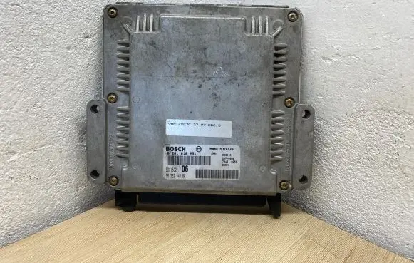 Peugeot 406 Engine control unit/module 9636254880 EDC15C2 0281010251