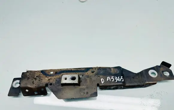 Volvo S90, V90 Fender mounting bracket