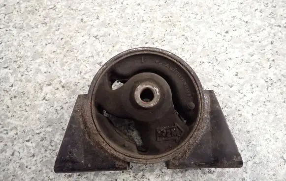 Nissan X-Trail T30 Engine mount vacuum valve 