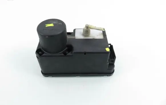 Volkswagen Golf III Central locking vacuum pump 1H0962257G