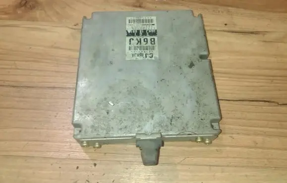 Mazda Xedos 6 Engine control unit/module B6KJ18881