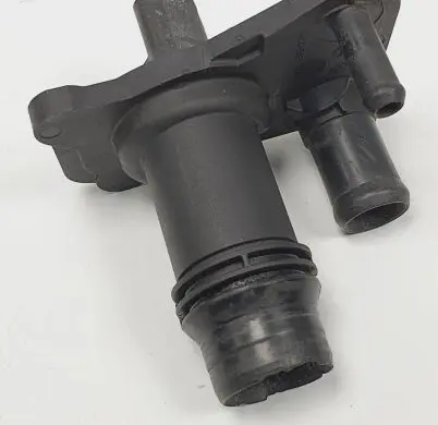 Jaguar XF X250 Thermostat housing 4H2Q-8592-BF
