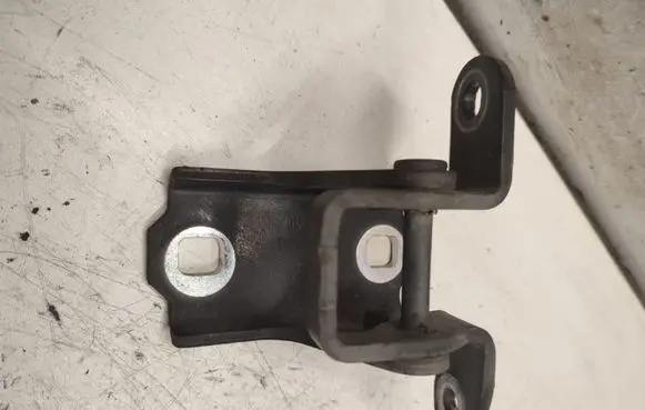 Opel Insignia A Rear door upper hinge A046574