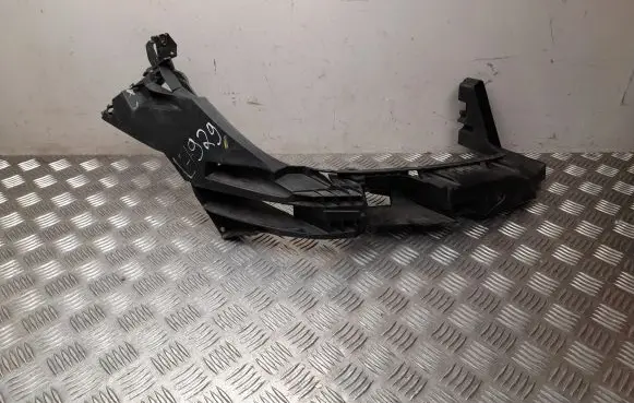 Mercedes-Benz GL X166 Front bumper mounting bracket A1666200691