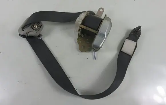 Suzuki Swift I Front seatbelt 8492062J0