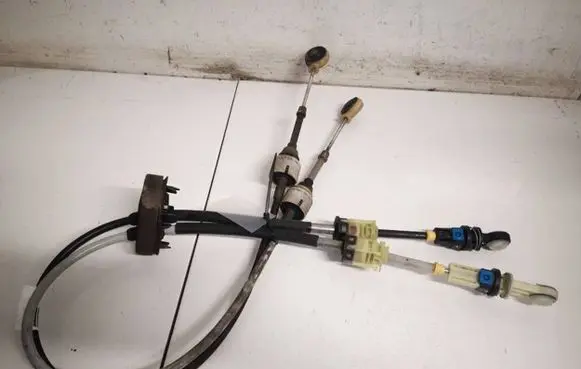 Opel Insignia A Gear shift cable linkage 