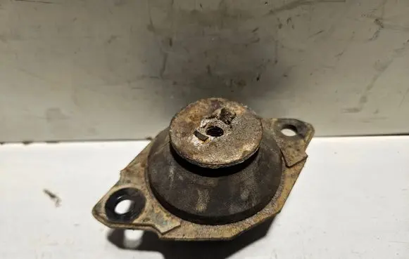 Engine mount bracket