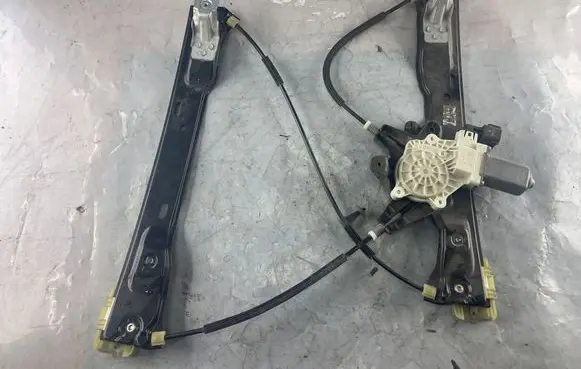 Ford Focus Front door window regulator with motor 924129104 920405103