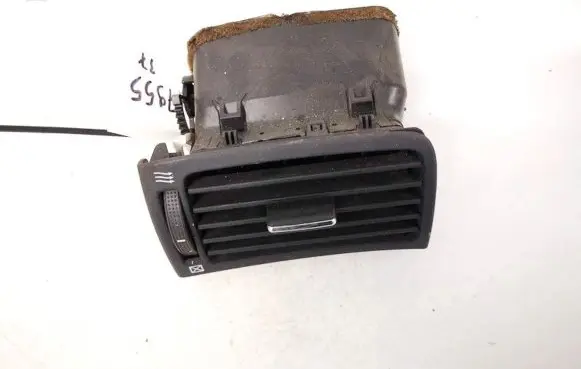 Toyota Avensis T250 Dash center air vent grill