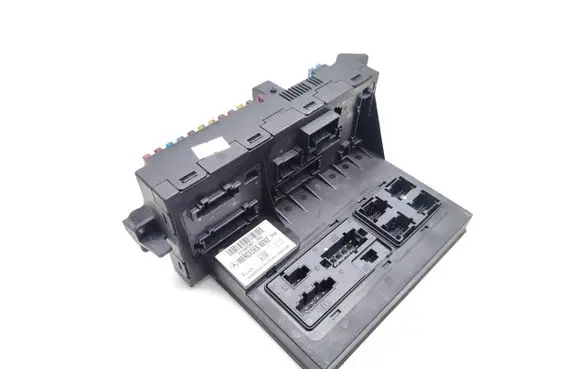 Mercedes-Benz E AMG W211 Fuse module 2115453801