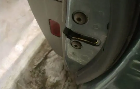 Dodge Magnum Front door lock