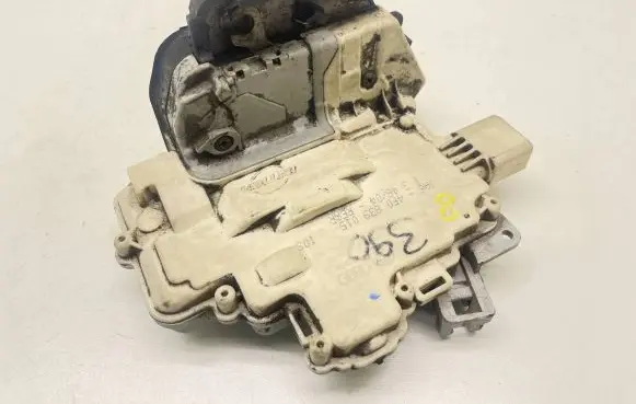 Audi A6 S6 C6 4F Rear door lock 4F0839015