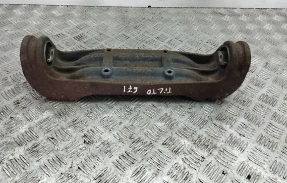 Maserati Quattroporte Rear differential/diff mount bracket 3455673