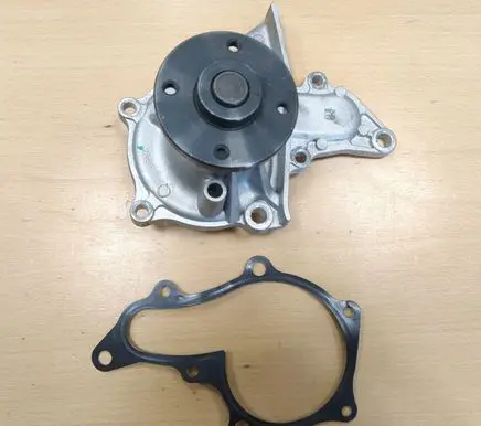 Toyota Avensis T220 Water pump 352316171092 1610019265 1610019305