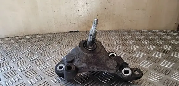 Gearbox mounting bracket