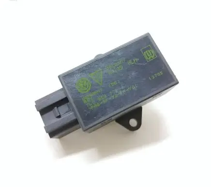 Volkswagen Touran I Seat heating relay 7L0959772