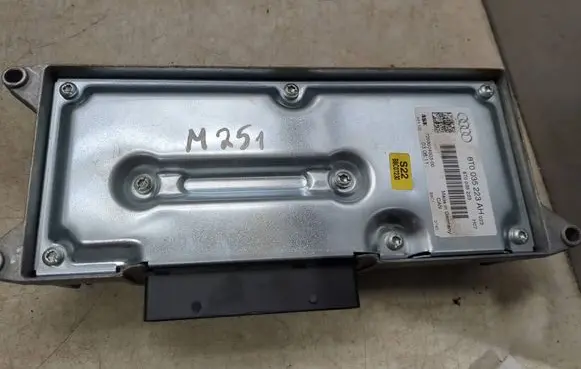 Audi A5 8T 8F Sound amplifier 8T0035223AH 720300400300 8T0035223