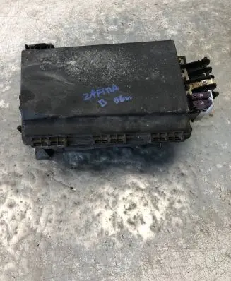 Opel Zafira B Fuse module 13206751