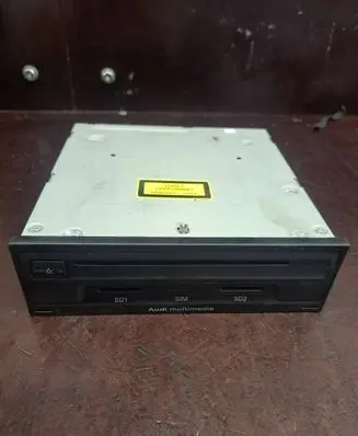 Audi A8 S8 D3 4E Radio/CD/DVD/GPS head unit 4E0035670