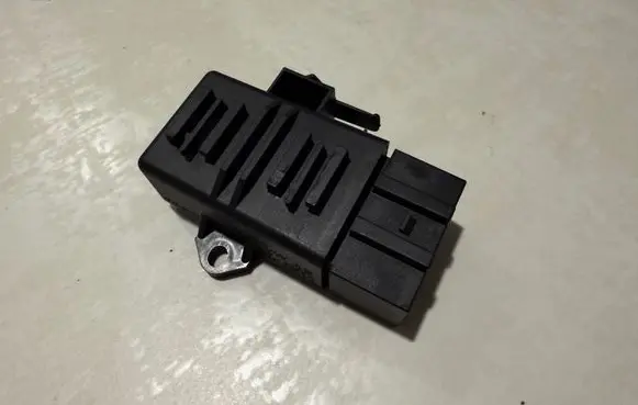 Volkswagen Amarok Seat heating relay 6R0959772A