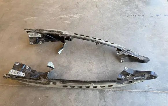 Porsche Cayenne (9PA) Fender mounting bracket 7L5805099C 2407