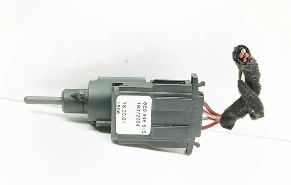 Audi A4 S4 B6 8E 8H Brake pedal sensor switch 8E0945515