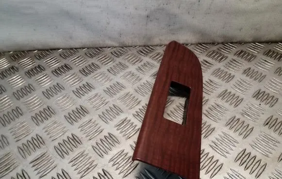 Jeep Grand Cherokee (WK) Front door window switch trim X35008403TH