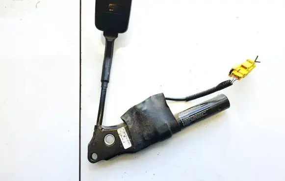 Ford Mondeo MK II Front seatbelt buckle 97bbf61208ac 02681c-200498