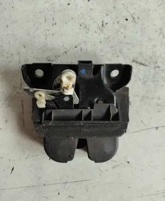 Audi A6 S6 C5 4B Tailgate/trunk/boot lock/catch/latch 4B9827505M