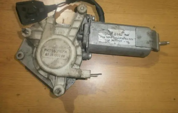 Renault Espace II Front door window regulator motor 90301271e