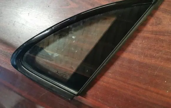 Porsche Macan (95B) Rear side window 95B845298