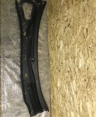Chrysler 300 - 300C Wiper trim 04805835