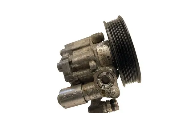Mercedes-Benz E W212 Power steering pump A0064664401