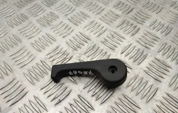 KIA Ceed Engine bonnet (hood) release handle