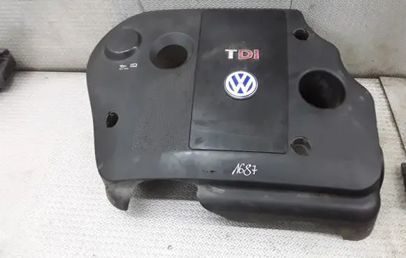 Volkswagen PASSAT B5.5 Engine cover (trim)