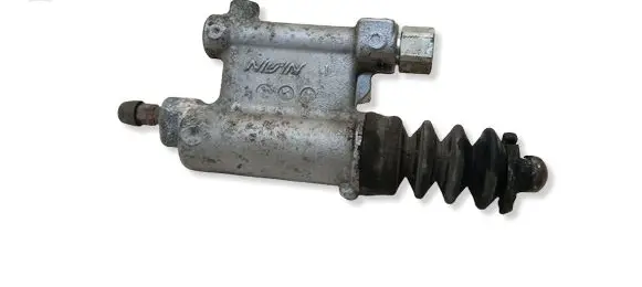 Honda CR-V Clutch slave cylinder 