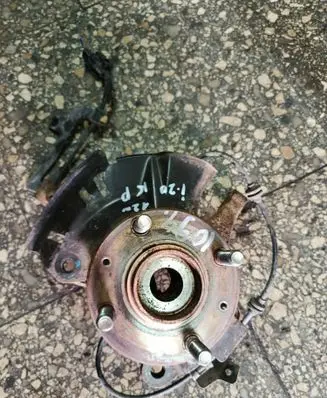 Hyundai i20 (PB PBT) Front wheel hub