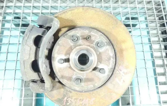 Front wheel hub spindle knuckle