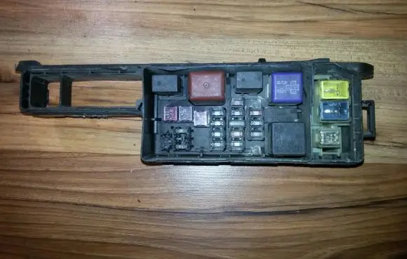 Toyota Avensis T220 Fuse box set