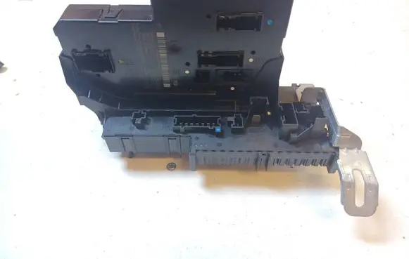 Mercedes-Benz C W204 SAM control unit 2049060305