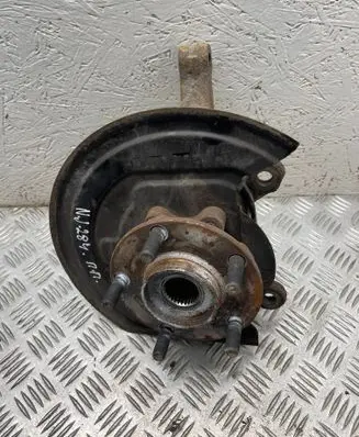Nissan Juke I F15 Front wheel hub