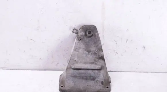 BMW 5 E60 E61 Engine mounting bracket 6761112 24168110
