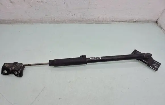 Mitsubishi Pajero Tailgate/trunk strut/damper 5822A001
